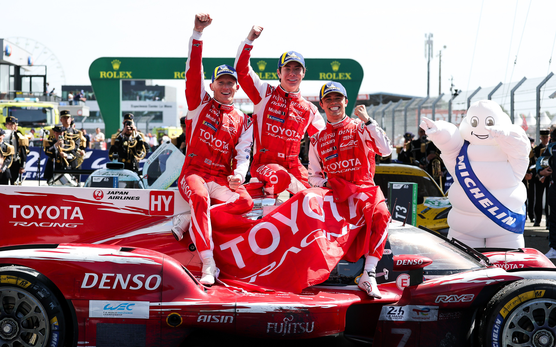 ル・マン24時間レースでトヨタレーシング7号車が優勝、8号車が3位表彰台 「エンジニアやピットクルーが素晴らしい仕事をしてくれた」と小林可夢偉選手