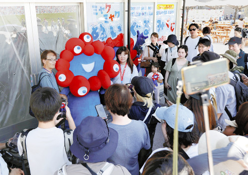 ミャクミャク、なぜ人気？心理学者ら分析…「気持ち悪い」から一転「本当は優しいヤツ」との声も（読売新聞）｜ｄメニューニュース