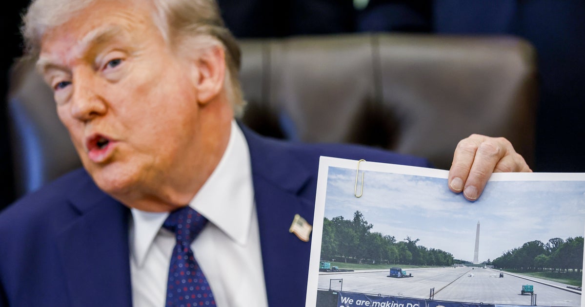 トランプ、“排泄物まみれの池”にオバマやバイデンを浮かべるAI画像を投稿。「下水が大好き」と揶揄