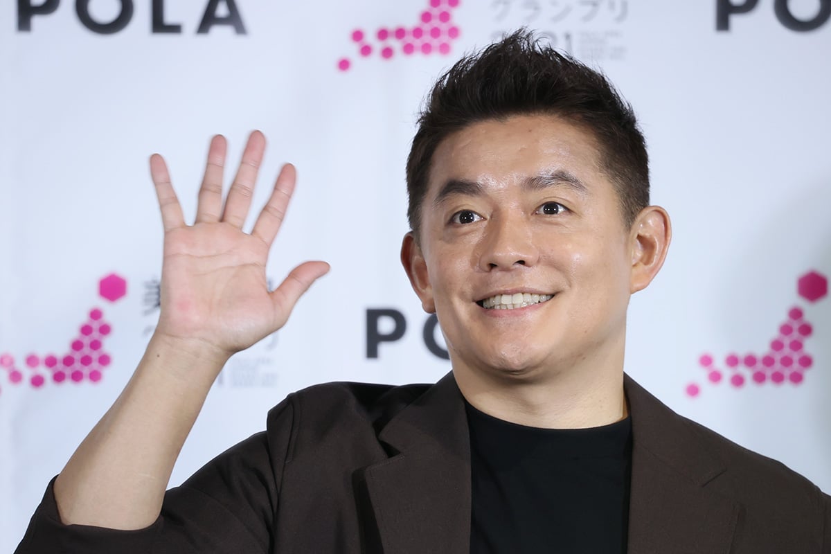 「ハンバーグ師匠」新たな「愛車」を納車！ スピードワゴン・井戸田潤が高級車「メルセデス・ベンツ」から乗り換えた"国産車"とは