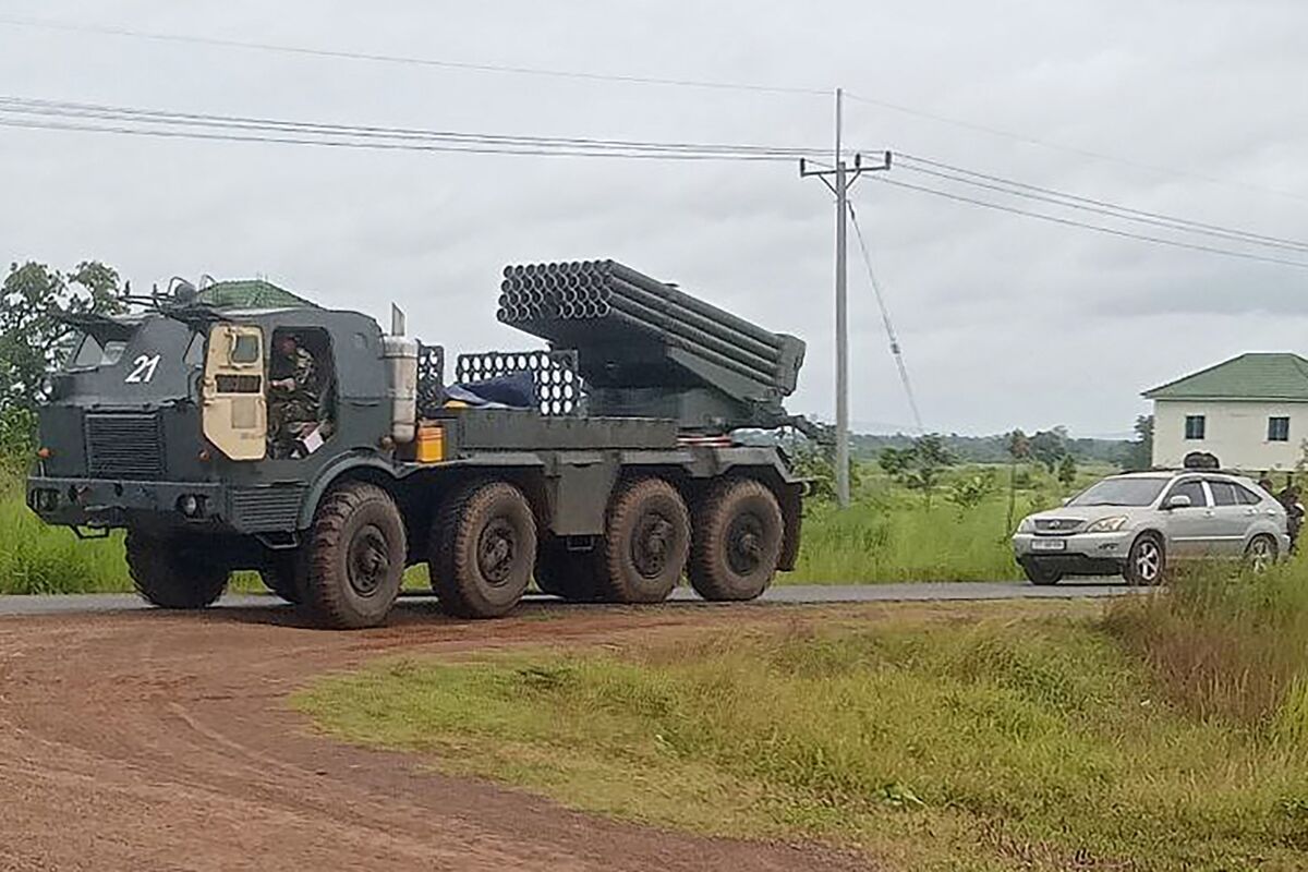 タイ戦闘機、カンボジア軍の拠点を攻撃－国境係争地での衝突激化