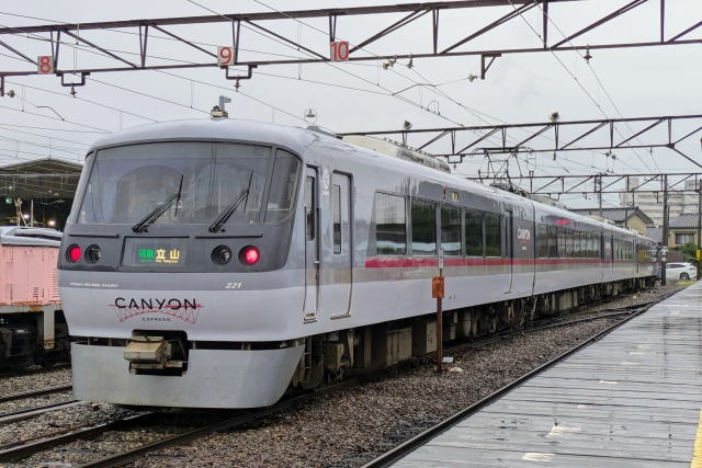 富山地鉄「スーパーたてやま」新設。3月改正、北陸新幹線接続も強化