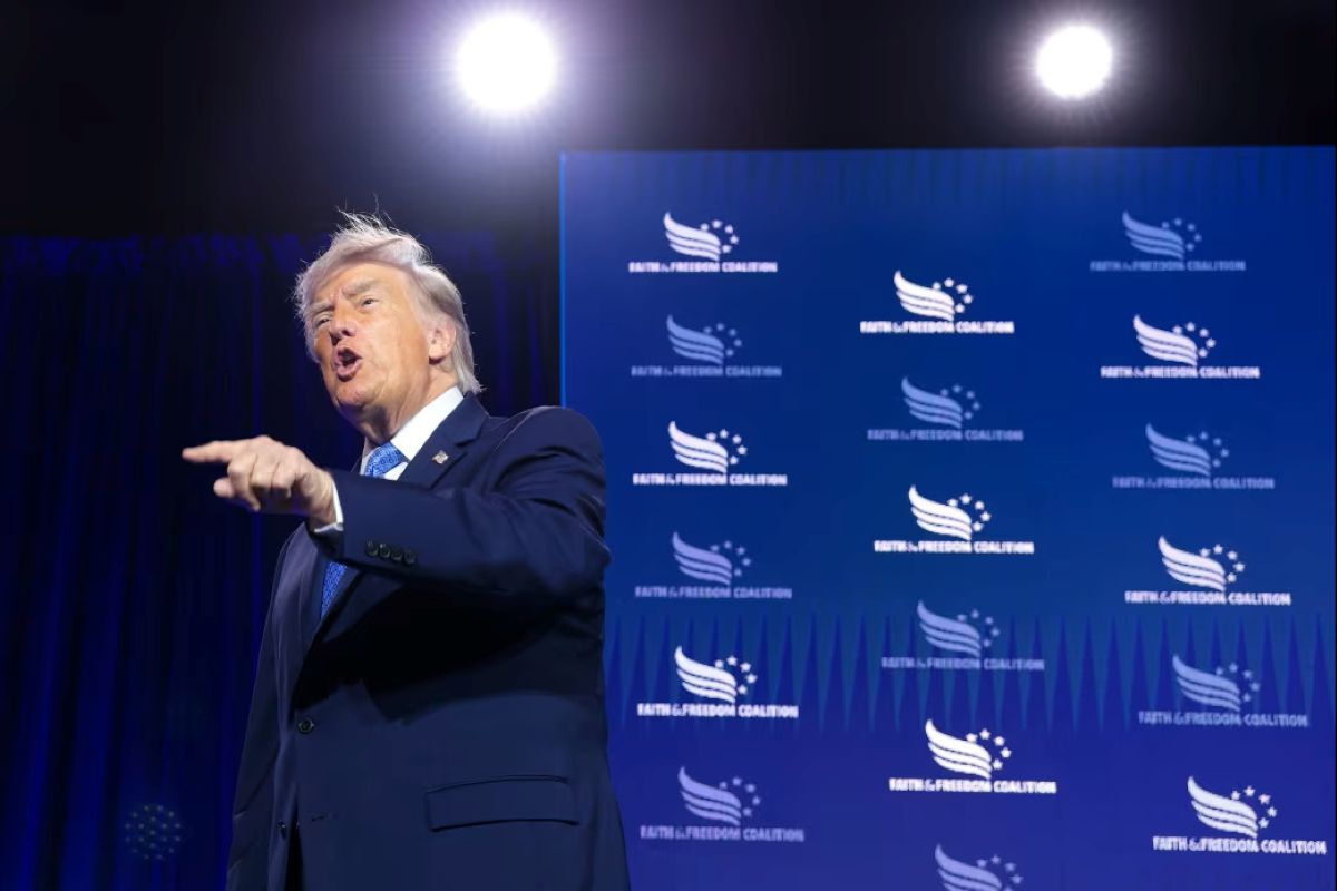 トランプ氏、中間選挙に向け民主党への攻撃強化 「神を信じない共産主義者」と非難