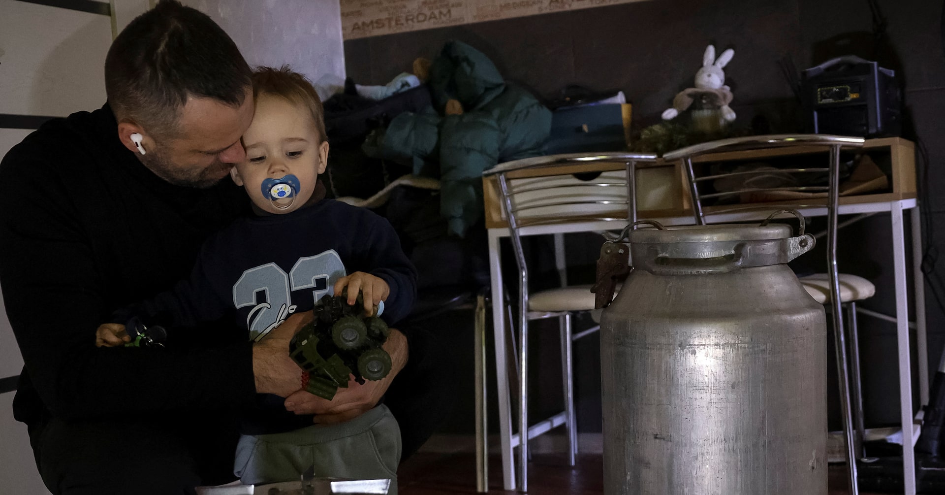 キーウに「最も寒く暗い冬」、ロシアの攻撃で停電長期化 耐える住民