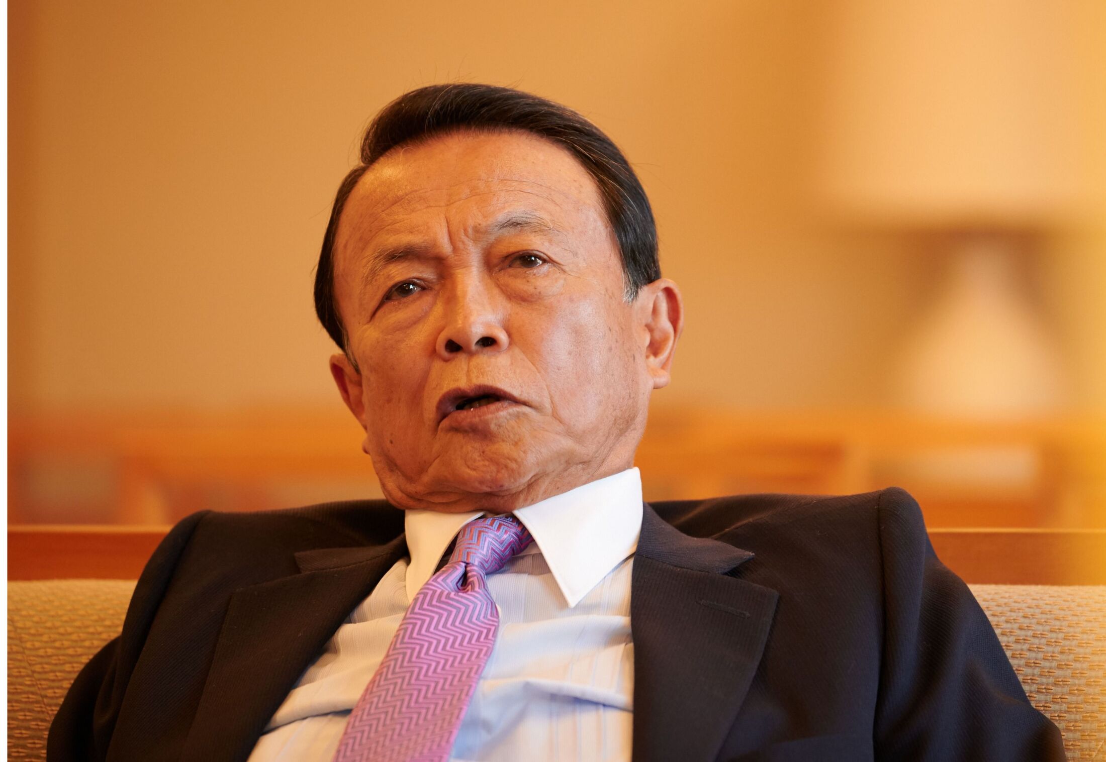 「先進国でなくなってしまう」“令和の藤原氏”麻生太郎副総裁の皇室典範改正への関与にヤフコメで批判の声相次ぐ…「立法府の総意」への疑問も（文春オンライン）