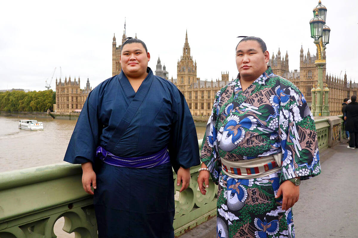 力士たちが“ロンドン・ジャック” 熱海富士「Ｉｔ’ｓ ａ Ｌｏｎｄｏｎ Ｅｙｅ！」 観光名所巡るも行く先々で黒山の人だかり