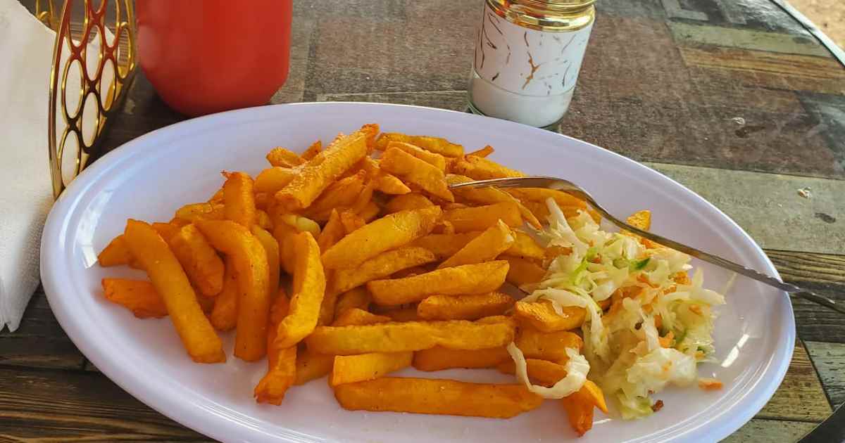 店名は「僕の妻の馳走」。情熱的なポテト屋で見かけた、ケニアの少し切ない日常【カンバ通信：第442回】