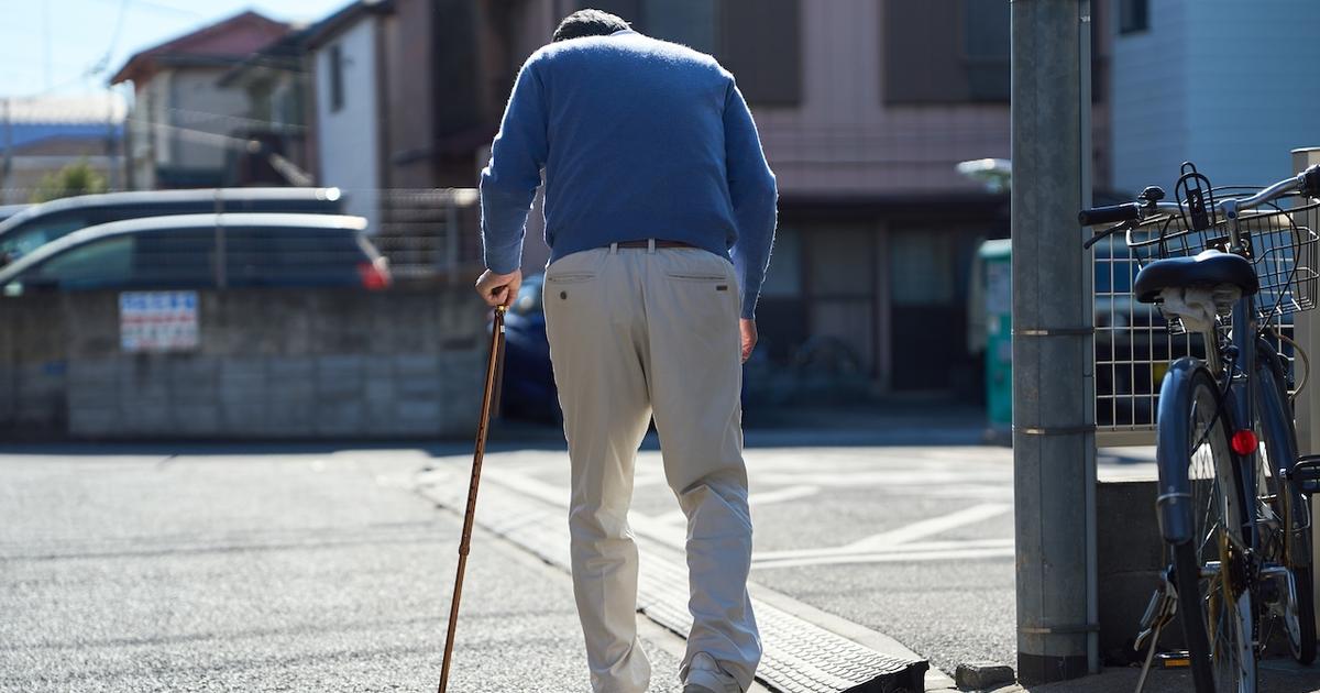 歩かなくなる…だけじゃない。認知症のリスクを高める2つの「隠れ要因」を予防神経科医が明かす