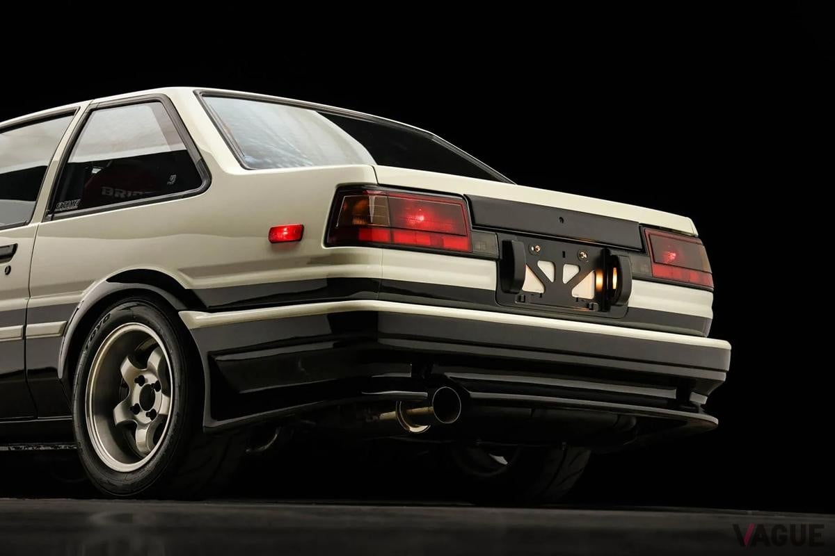 20バルブの“4A-GE”に換装された「AE86」2ドアクーペが米国オークションに登場 走行距離25万キロ以上 ドリフト仕様に“魔改造”された個体の価値とは