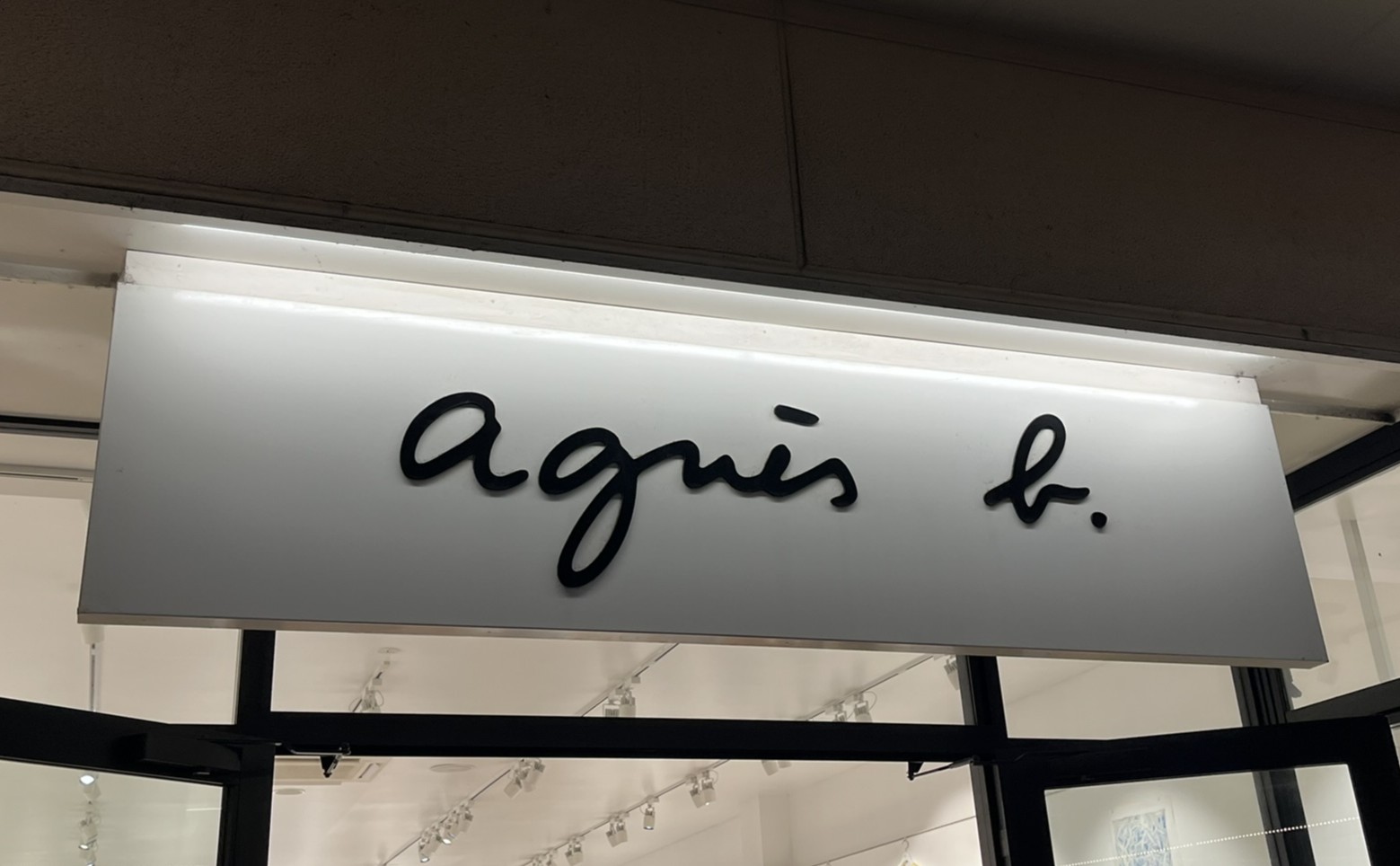 「一目惚れしました」 agnes b.（アニエスベー）の“リュック”が高評価 「軽さにびっくり」「A4サイズが入るので仕事にも使える」