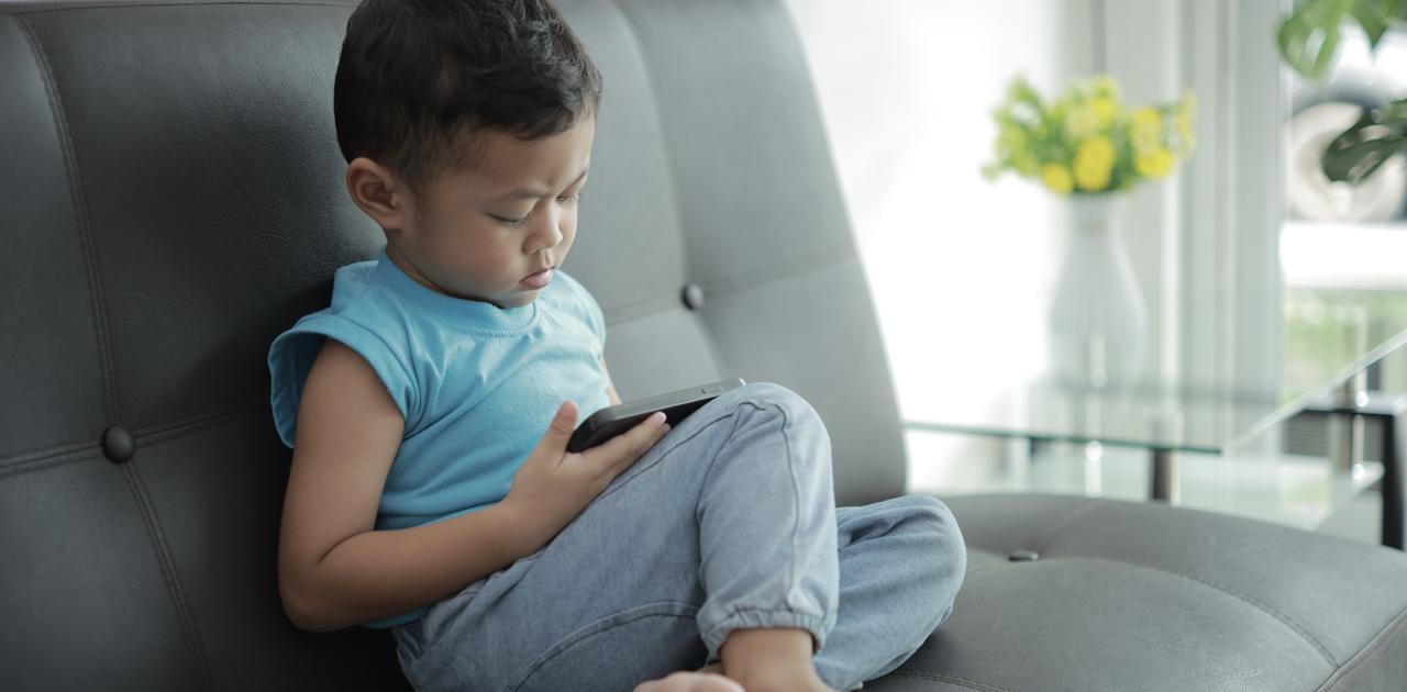 巨大テックが子どもを守らないなら国家が守る。デンマークがSNSを本格規制