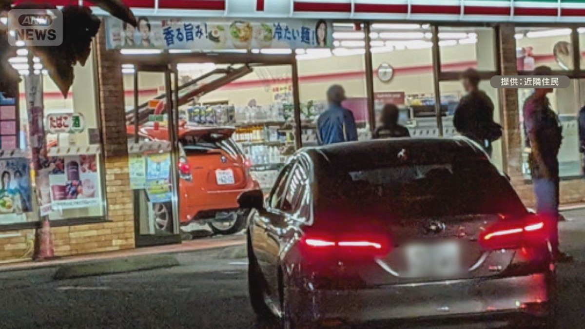 刃物男、コンビニに車で突っ込む 高校生けが 警察官が威嚇発砲し逮捕