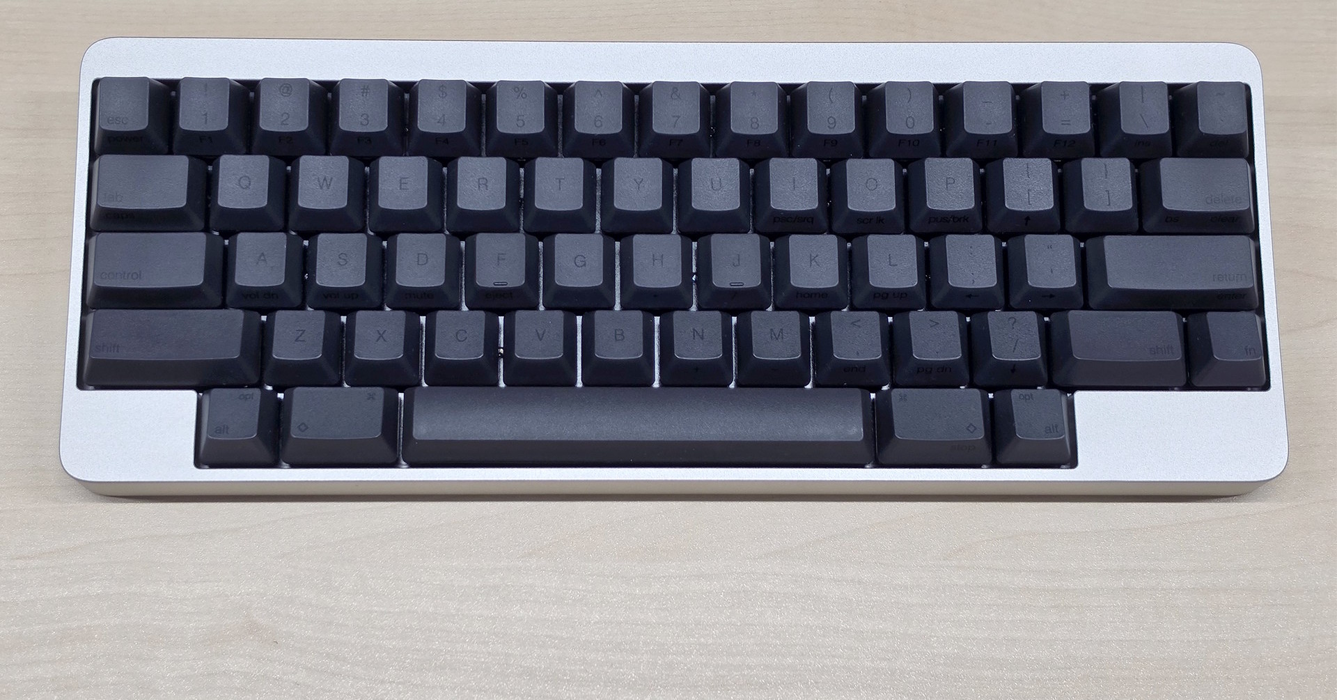 PFUから33万円キーボード「HHKB Professional Elite」登場！ 英語配列のみで有線特化の“原点回帰” 全世界300台限定