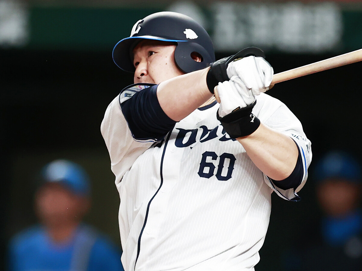 なぜプロ野球は「投高打低」の時代に入ったのか 西武・中村剛也が語る「飛ばないボール」の真相と「投手の進化」