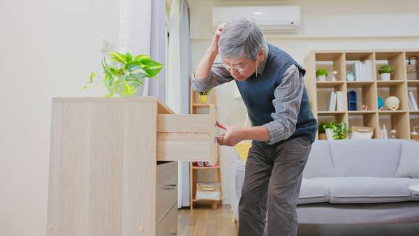 「年をとって記憶力が落ちても心配しなくていい」「年齢を重ねてこそ高まる脳の能力もある」と脳科学者・茂木健一郎が断言する根拠|au Webポータル