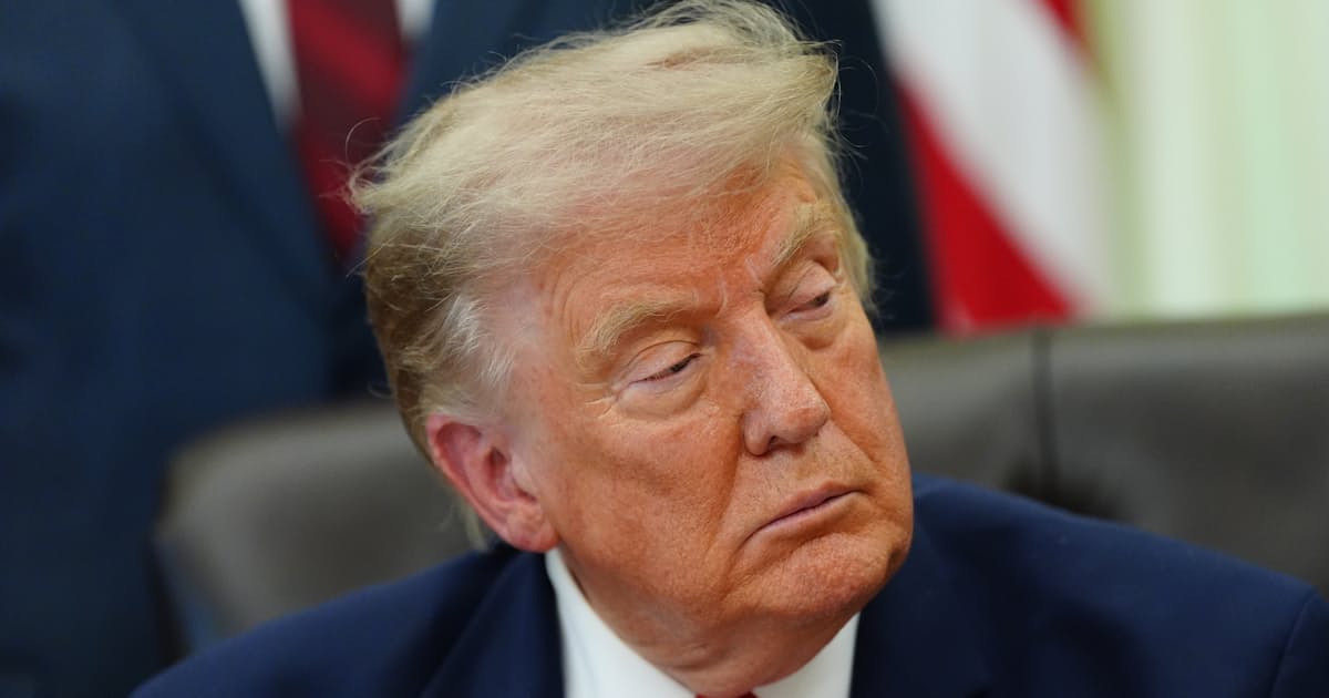 米中間選挙情勢、上下両院で接戦 トランプ氏も民主も支持低迷