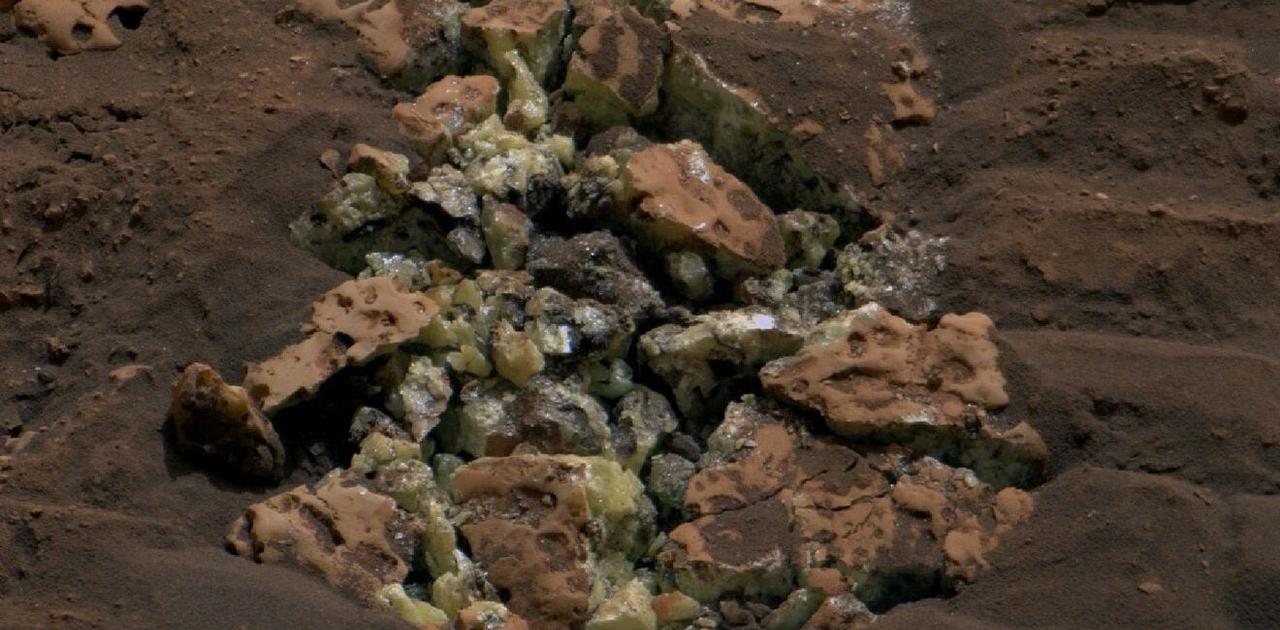 火星探査機キュリオシティ、生き物が存在したヒントを発見か？