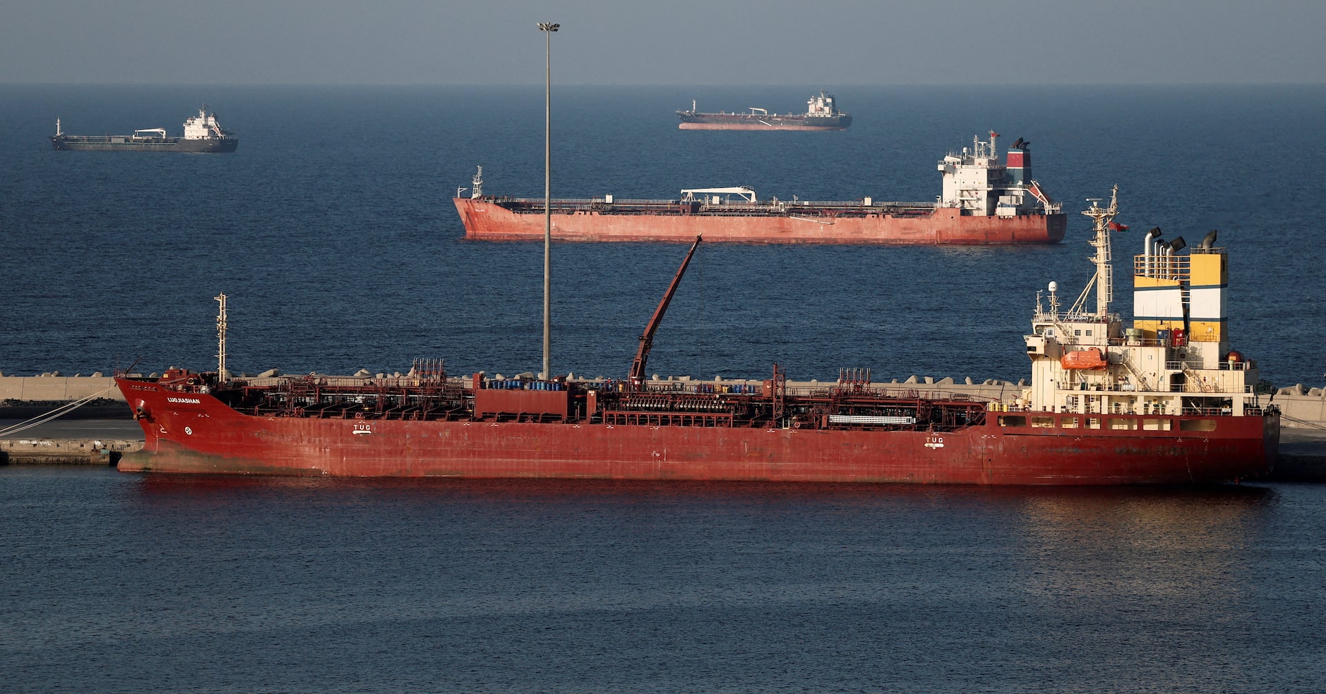 焦点：ホルムズ海峡の護衛に暗雲、紅海の失敗が影 イランの脅威で供給不安