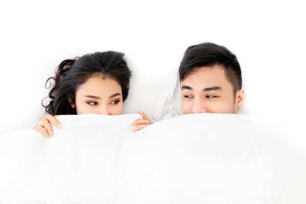 「いってらっしゃい。エイズに気をつけて」かつての性感染症予防ポスターのキャッチコピーに潜む、女性を「リスク」と位置づける誤った認識|au Webポータル