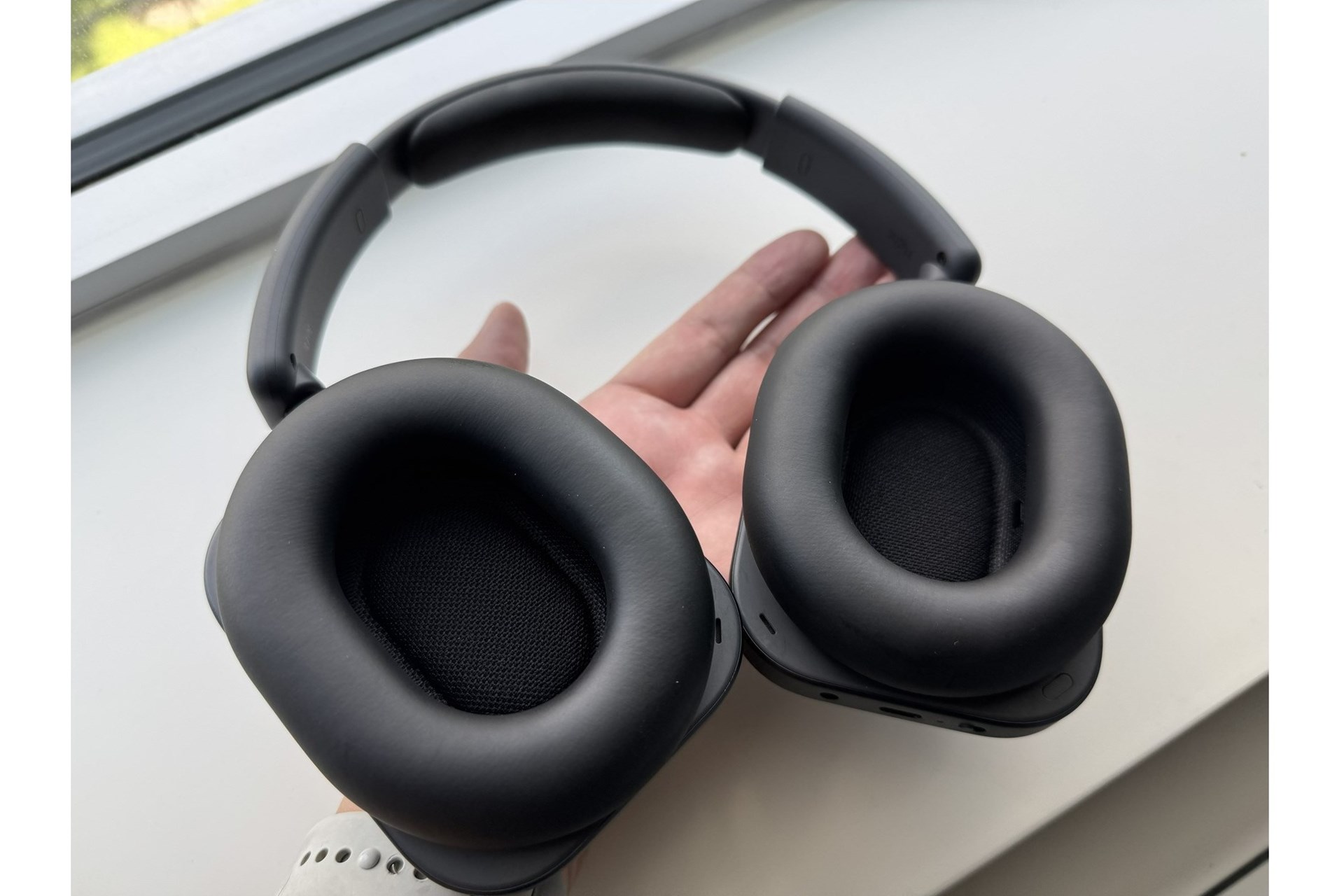 11時間つけっぱなしでも快適！ 「Nothing Headphone(1)」は長距離フライトの最適解か