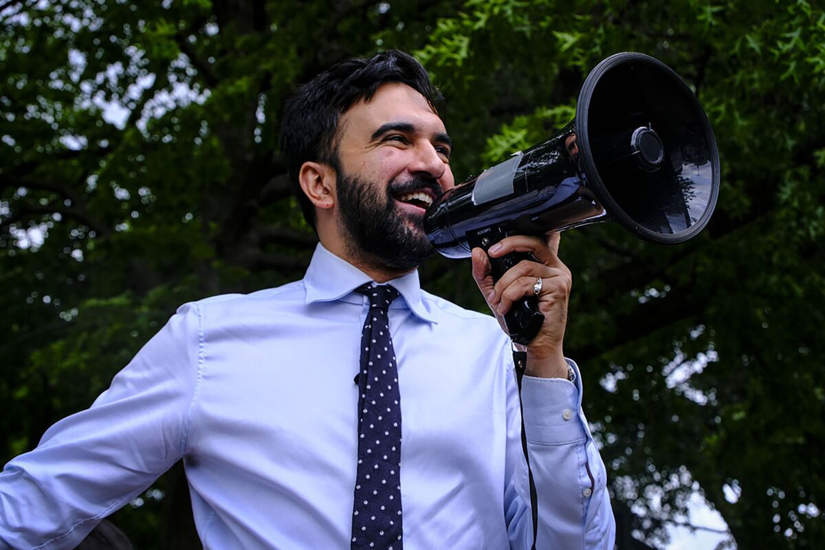 トランプ氏と「真逆」、NY市長選の最有力候補は民主社会主義者