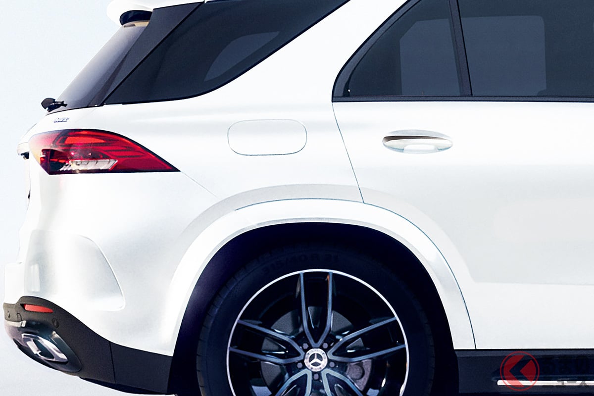 新「“3列7人乗り”SUV」発売！ 全長4.9m級の大きなボディ×真っ黒パーツがカッコいい！ パワフルな3リッター「直6」ターボ搭載！ クーペSUVもあるメルセデス・ベンツ「GLEナイトエディション」追加