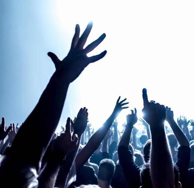 King Gnuライブで物議 観客の〝熱唱〟が炎上するのはなぜ？ 音楽心理学者に見解を聞いた