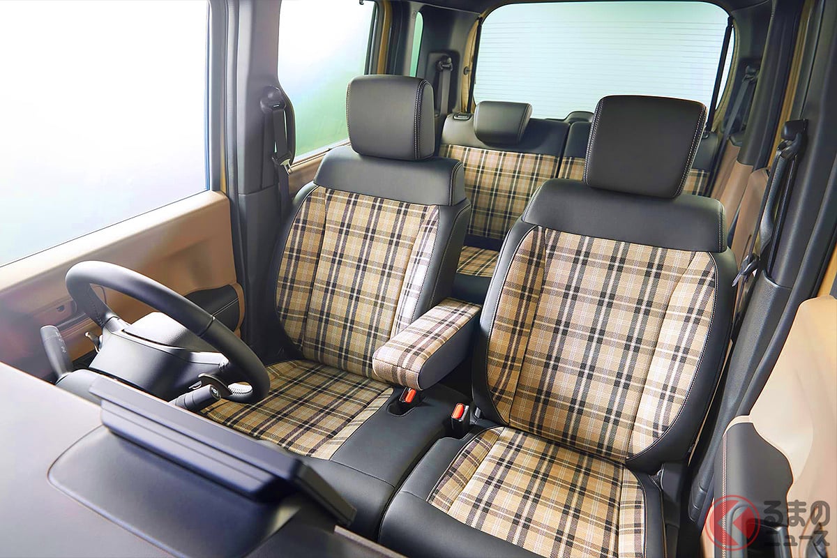 ホンダ最新「軽ワゴン」が凄いッ！ 歴代初の"画期的インテリア"にフラットにできる"めちゃ広ッ"空間採用！ "専用エクステリア"や4WD仕様もイイ！ 独自路線の「N-BOX JOY」とは？