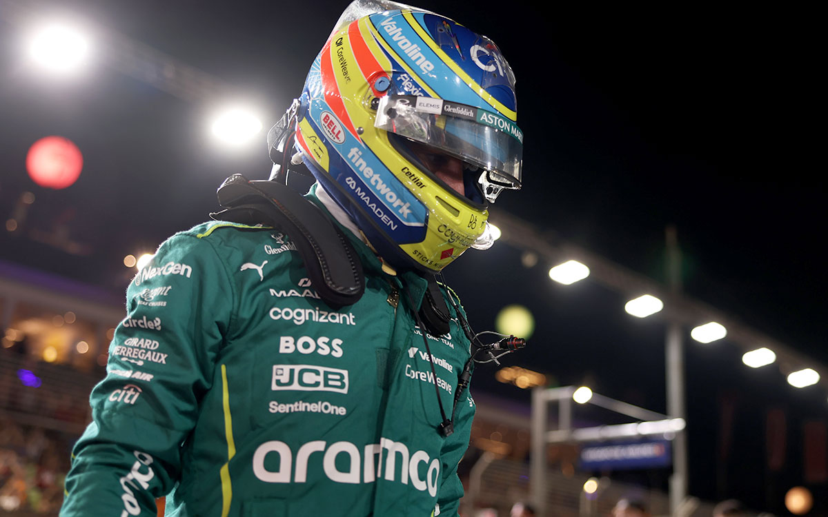アロンソ、F1中継方針に”皮肉交じりの一撃”「無線でポール」の裏にある批判と信念