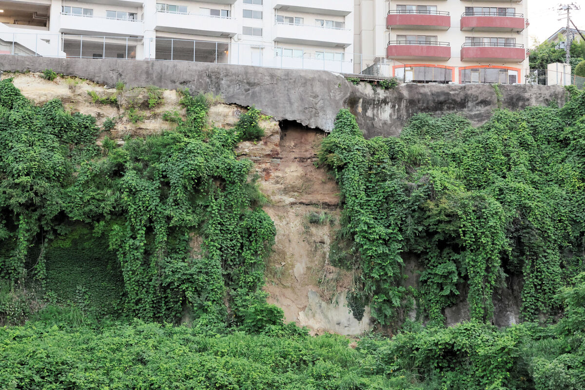 【速報】仙台・向山２丁目で崖崩れ 広瀬川沿い 「マンションの下がぐらついている」と通報