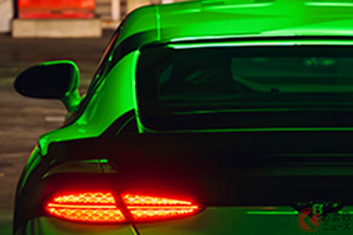 【100年の歴史】新たな「“2人乗り”FRクーペ」日本初公開！ 歴代で「最も軽量なボディ」＆“660馬力超え”「V8エンジン」採用！ “専用デザインの内外装”が魅力！ ベントレー「スーパースポーツ」実車登場！