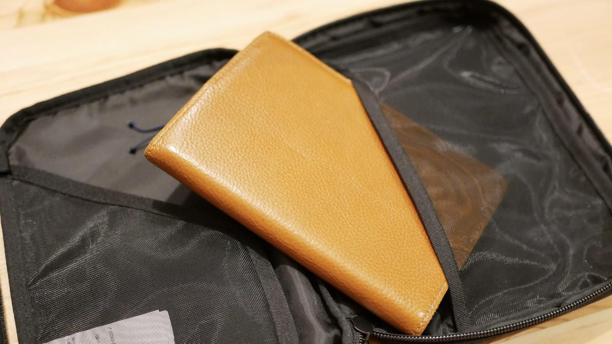無印良品の「手帳カバー」をブックポーチとして愛用中！ そのほかにもたくさんの使い道を見つけてしまった…