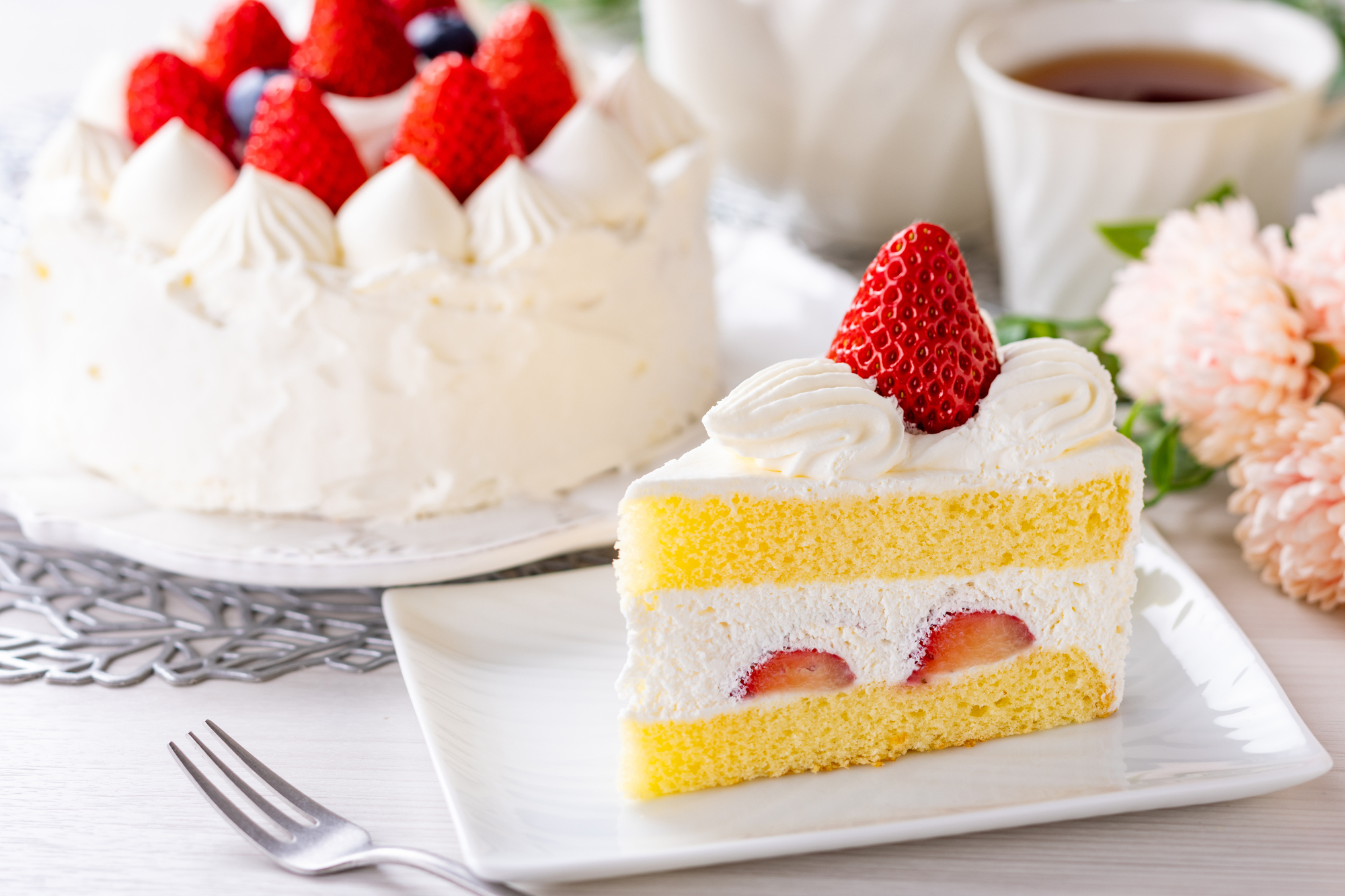 ケーキを買ったら「箱に持ち手なし」 SNSで議論呼ぶ…… 不二家、シャトレーゼ、コージーコーナーの対応は