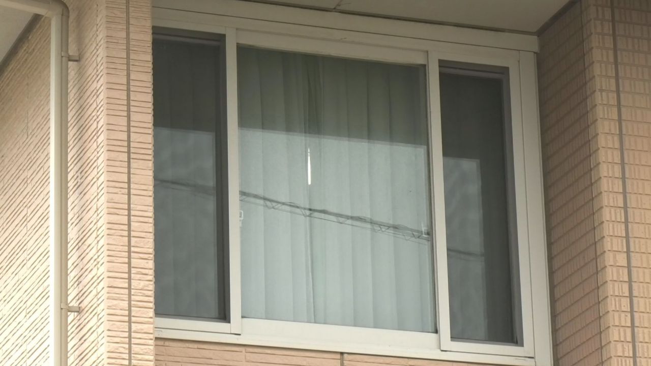母死亡 熱湯かけた疑いで息子逮捕