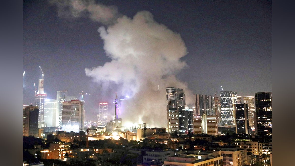 イランとイスラエル、事実上の交戦状態に突入…テルアビブに報復攻撃のミサイル着弾