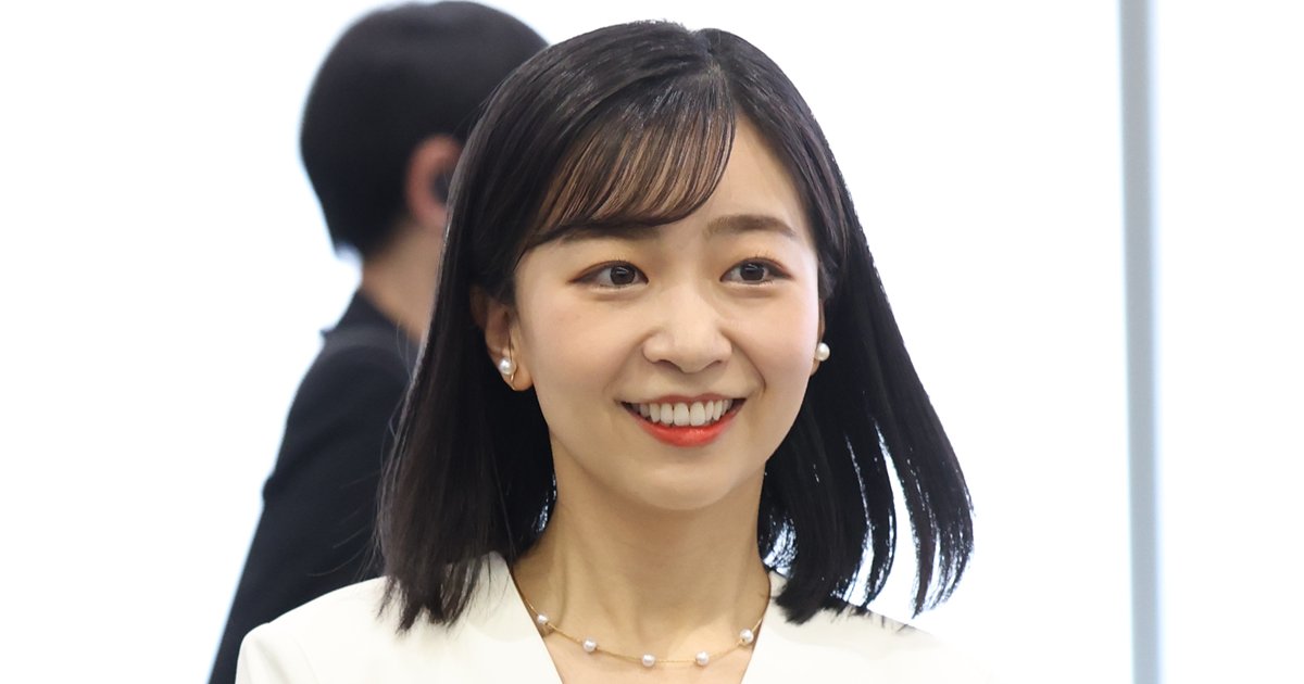「アイドルみたい」佳子さま 水玉白ワンピースで満面の笑みを…万博ご訪問で目撃された“奇跡の一枚”にネット沸騰！