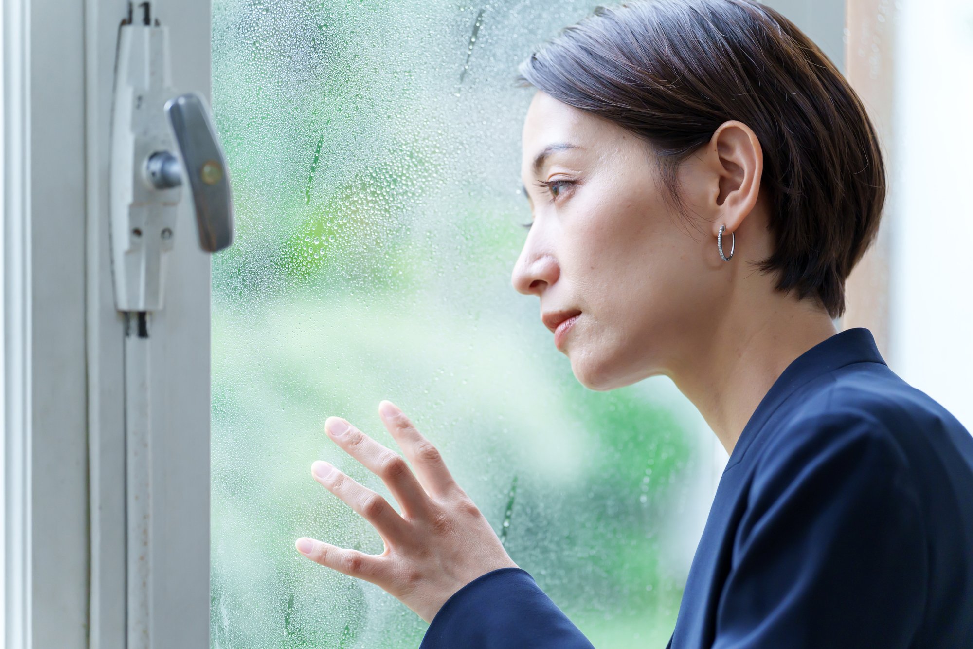 「梅雨」時期は気分が沈みがち…どうして？ 心を健康に保つコツ＆NG行為とは 心理カウンセラーに聞く