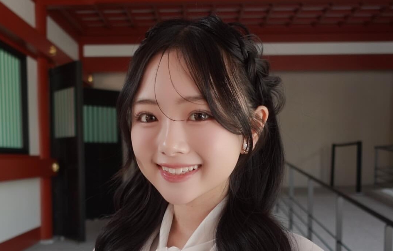 人気YouTuber・ひまひま「大学生になりました」→“母親との2ショット”に「お母さん美人すぎませんか？？」「本気で姉妹かと思った」（1/2）