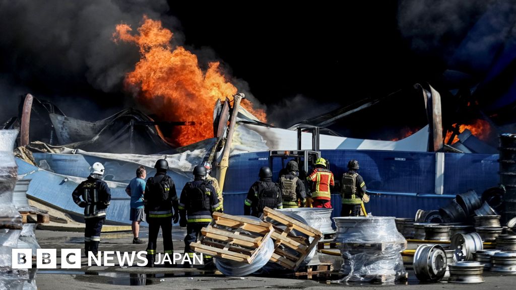 キーウ近郊の住宅地付近で弾薬庫が攻撃され少なくとも37人死亡 ウクライナ当局は規則違反を捜査