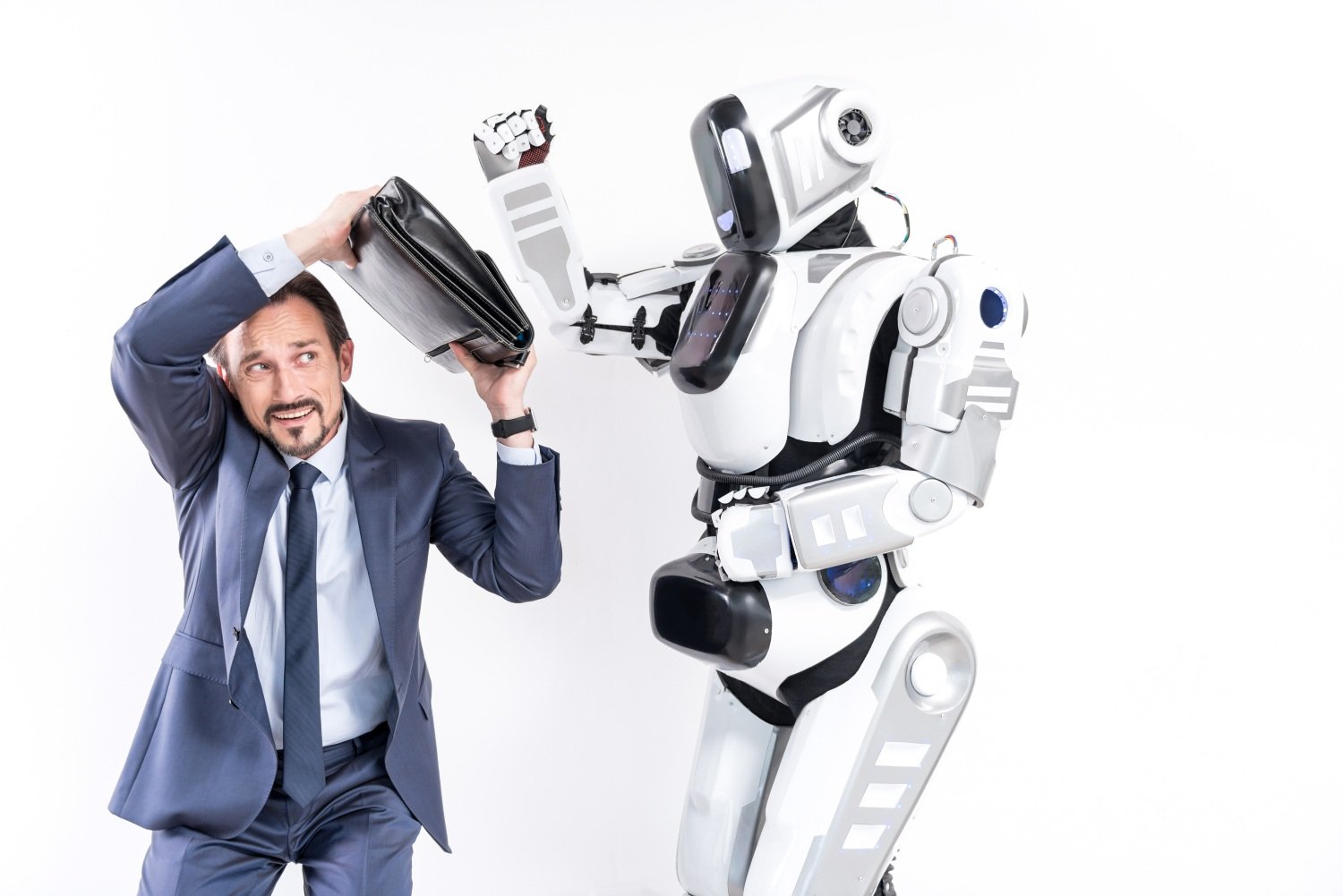 中国で人型ロボットが暴走…ロボットの反乱との声も「突如手足を振り回して人間を攻撃」（Pen Online）