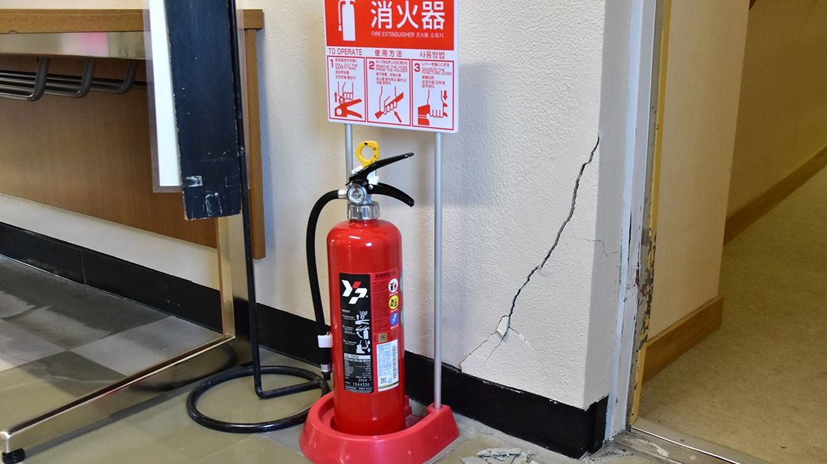 プール漏水、壁や天井に破損 震度5強岩手県内の被害まとめ