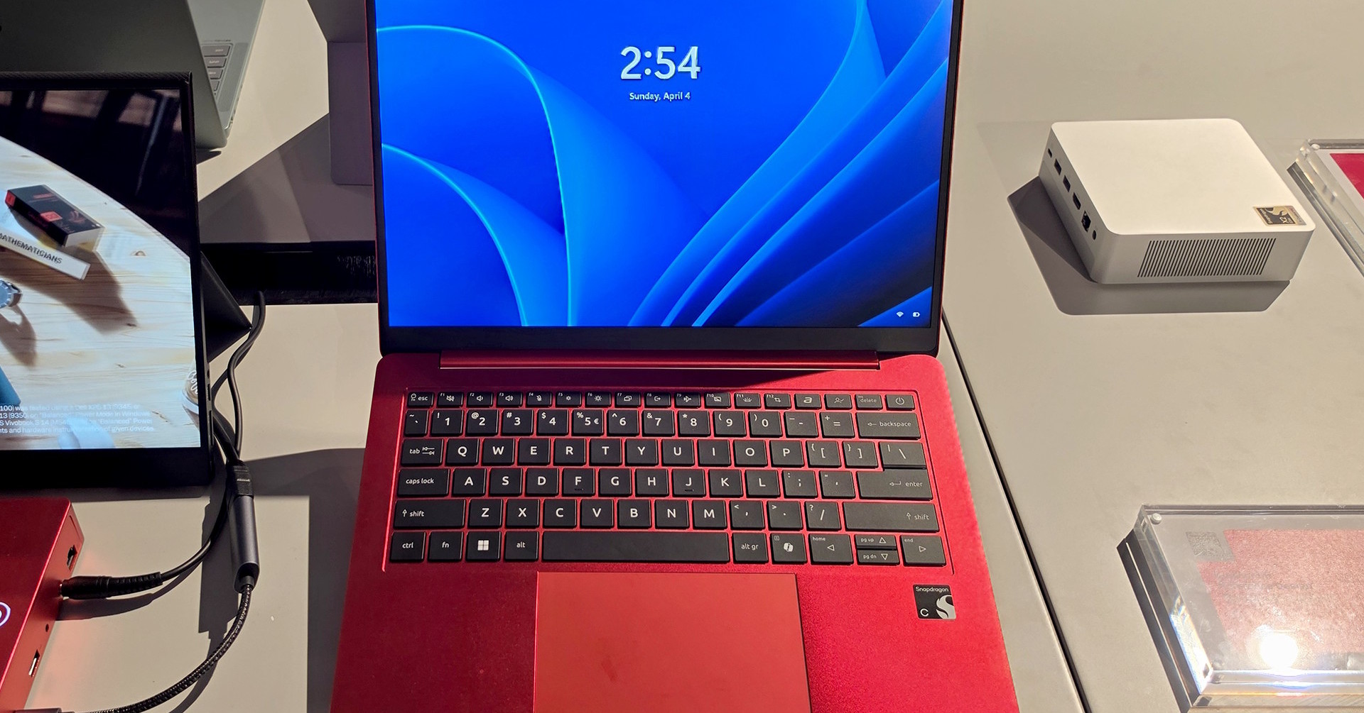 これ、売ってもいいのでは？ 「Snapdragon C」搭載WindowsノートPCのリファレンスモデルを見てきた：COMPUTEX TAIPEI 2026