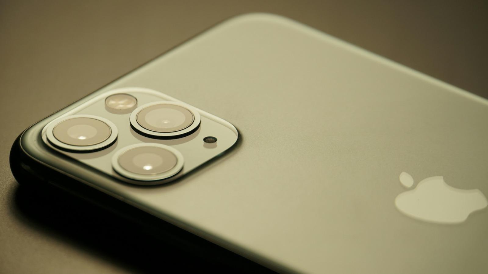 極薄iPhoneの弱点を解消！Qi2対応薄型バッテリーで電池持ち問題が意外と解決できる理由（g.O.R.i）