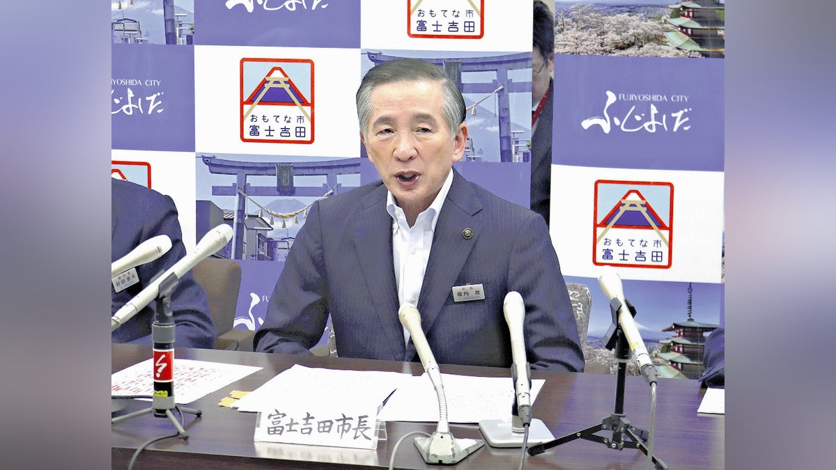 山梨県富士吉田市長「道楽で富士に登る人を公費で救う必要あるか」…ヘリは１時間４０万円、救助は命がけ : 読売新聞