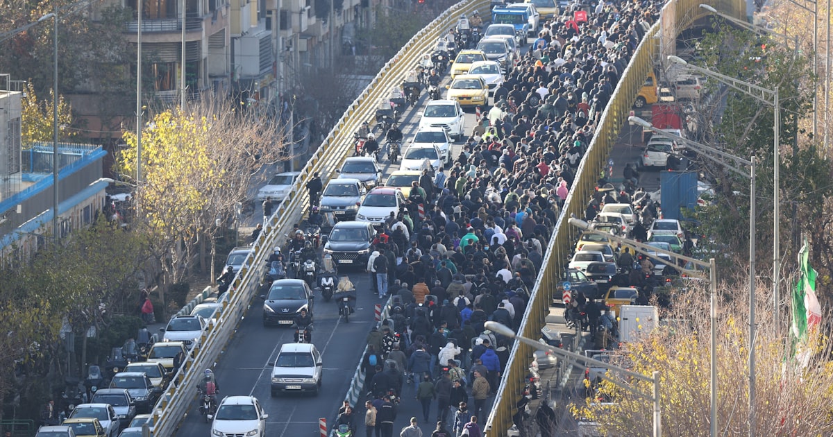 イラン、経済悪化で連日抗議デモ 米介入懸念の政府は沈静化に腐心