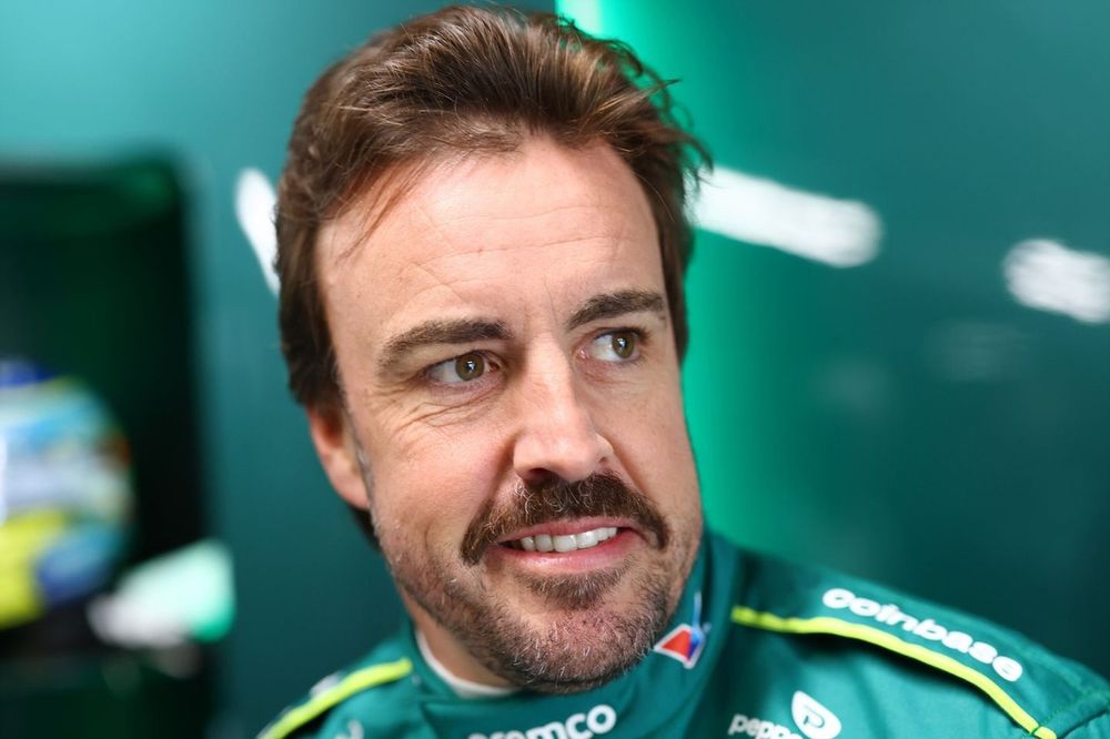 F1の”苦悩”を知るアロンソ、不満を漏らす軟弱者に喝？「1シーズンに12回もエンジンが壊れたことないだろう」（motorsport.com 日本版）
