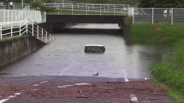 「タイヤが空回りしてバックできなかった」いつもの道路に潜む恐怖 記録的な大雨でいわき市のアンダーパスが冠水 車2台が水没し1人が死亡