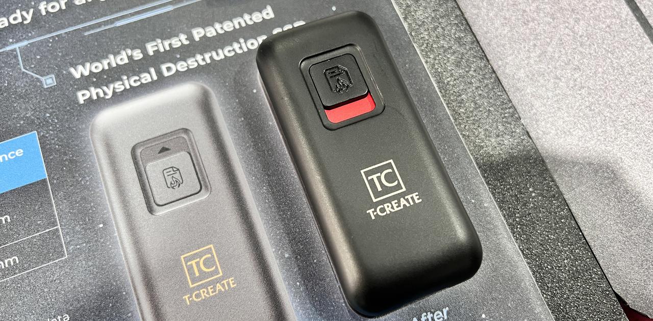 スパイ気分になれる。自己破壊型SSDのインパクトが強すぎる