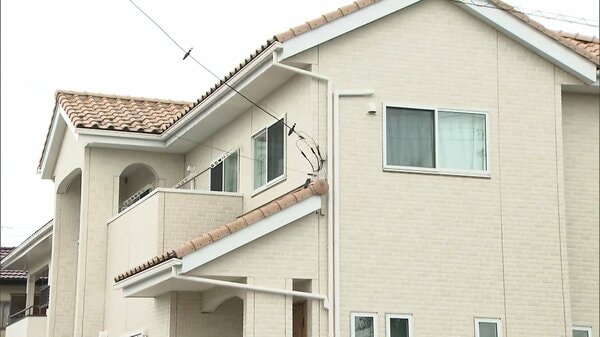 水色のランドセルで通学始めたばかり 小1娘を殺害か 42歳父親を逮捕 同じ布団の上で3歳息子も死亡 群馬・伊勢崎市
