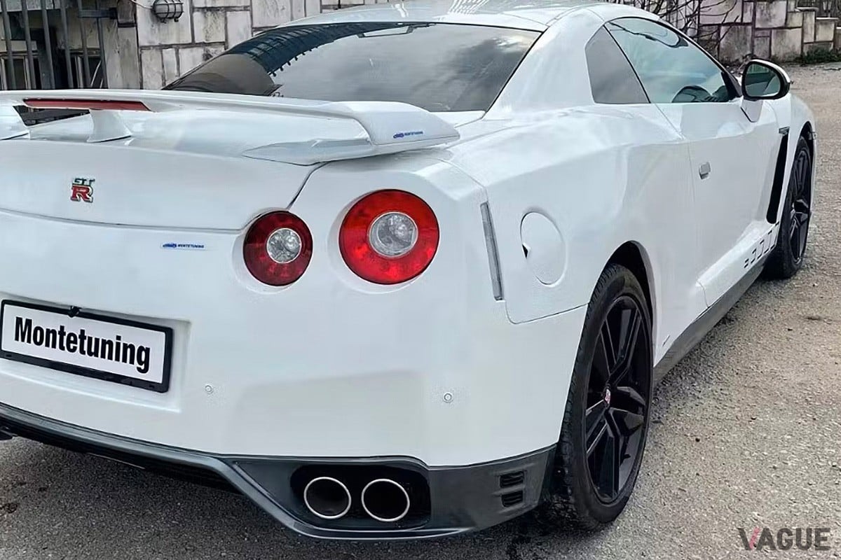 MTで操れる日産“R35”「GT-R」をドイツで発見!?「見た目はそっくり」だけど中身はそこそこ……“奇妙なレプリカ”はなぜ誕生した？